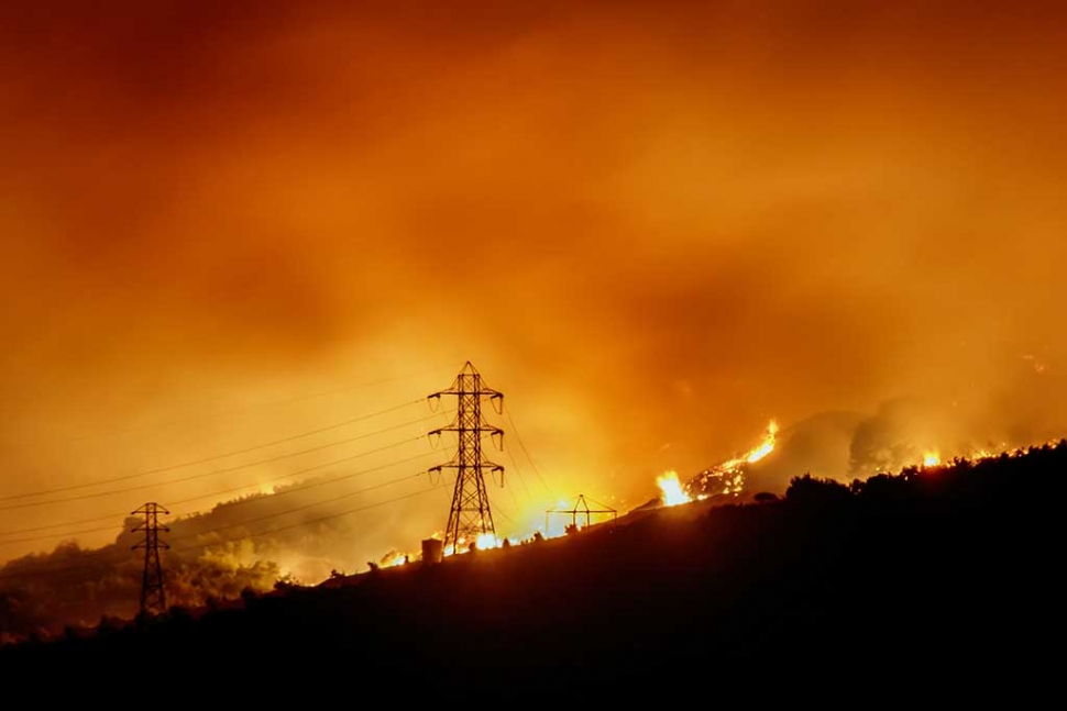 Photo of the week "Firestorm on hillside west of Fillmore 10:30 pm. 12/l1/17" by Bob Crum. Photo data: Bulb mode, Tamron 16-300mm @300mm, f/18 @3.7 seconds.