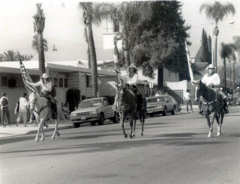 Can you identify this picture? Do you know any of the people in it? Please let us know so we can add a caption here. Thank You.