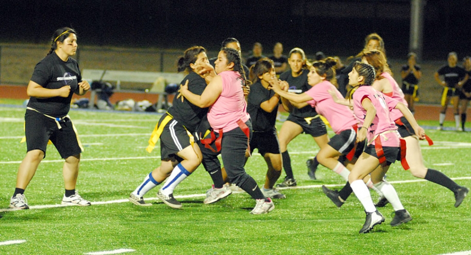 Fillmore High School held their Annual Powder Puff game last Friday, March 27. It was the Juniors against the Seniors. The Seniors won 21-0. Touchdowns were made by Rebecca Herrera, Aimee Orozco and Jazmyne Alvary.