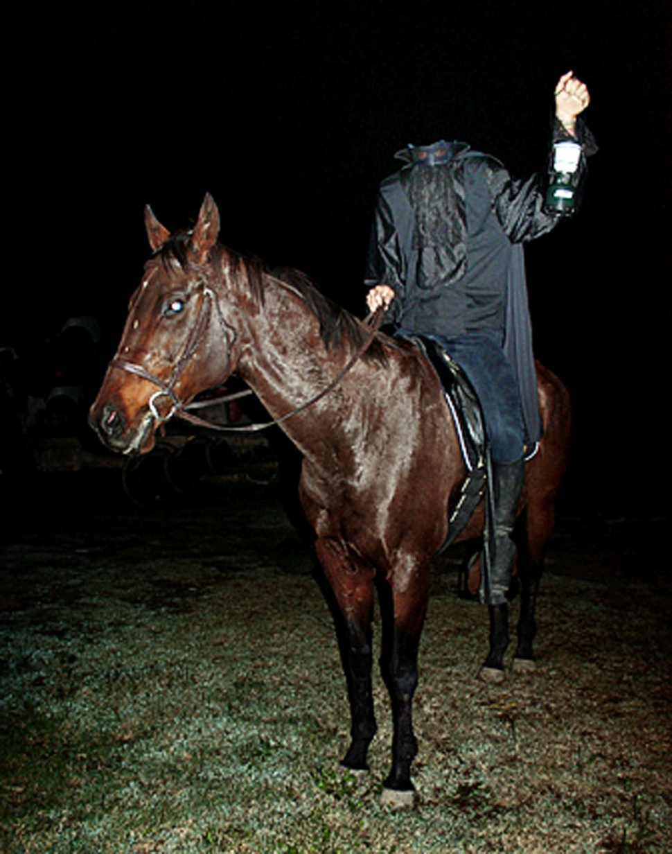 Unsuccessful and dejected... the Headless Horseman stands at the ready for the next 
attempt... to retrieve his Head.