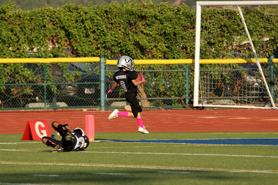 On Saturday, October 2nd, Raider’s took on Camarillo. Freshman Final score 22 – 14 (Camarillo). Mighty Mites final score 20 – 16 (Camarillo). Photos courtesy Crystal Gurrola.