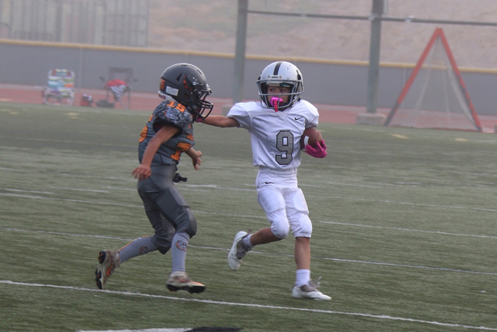 On Saturday, November 6th, Raiders Mighty Mites traveled to Royal High to take on Simi Valley Grey for playoffs. No score posted at the press time. Photos courtesy Crystal Gurrola.