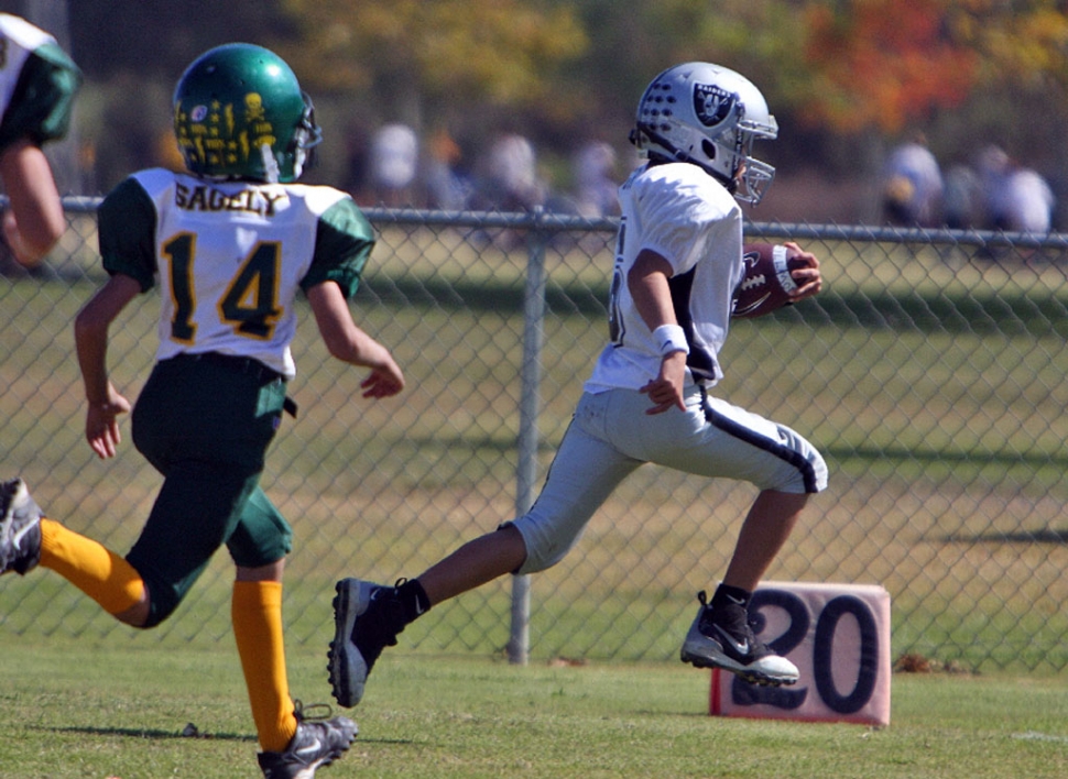 Johnny Grove runs the ball in for a touchdown last Saturday against Moorpark.