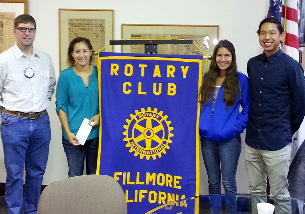 (l-r) Sean Morris, Rotary President; Kim Tafoya, Cross Country coach; captains Alex Tafoya and Francisco Erazo.