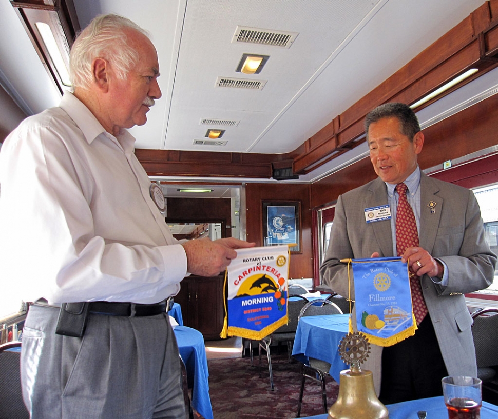 (l-r) Floyd Griffin and DG Nomura exchange Rotary Flags.