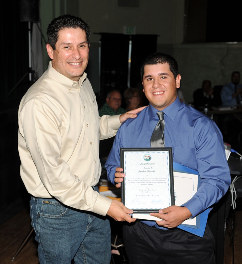 School Board Member John Garnica presented Jonathan Gonzalez the “Migrant Student of the Year” award. Gonzalez is a senior at Fillmore High School and plans to attend the University of Oregon in the fall.