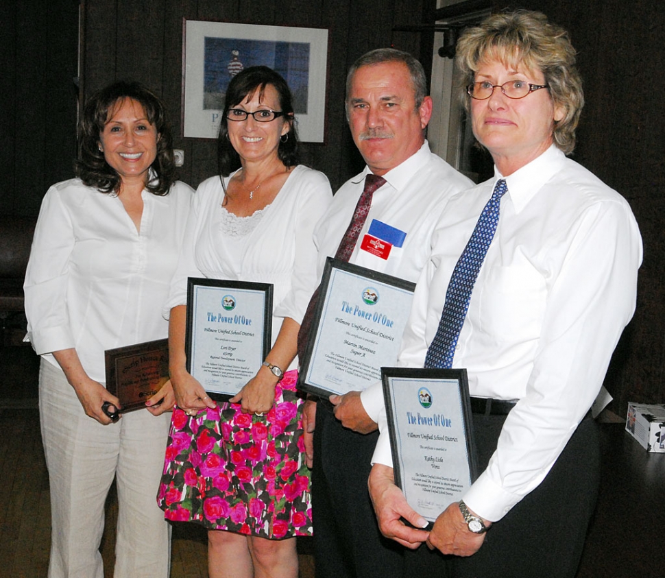 Receiving recognition for participating in the “E-Scrip” program was (r-l) Kathy Lisle of Vons and Martin Hernandez of Super A, along with the E-Scrip coordinator Lori Dyer, and school board member Virginia De la Piedra.