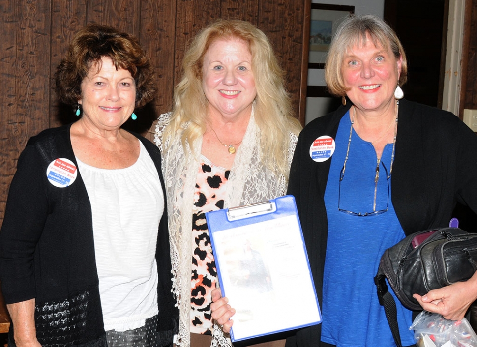 Representatives of Daughters of the American Revolution gave a presentation at Tuesday night’s school board meeting honoring the United States Constitution and its history.