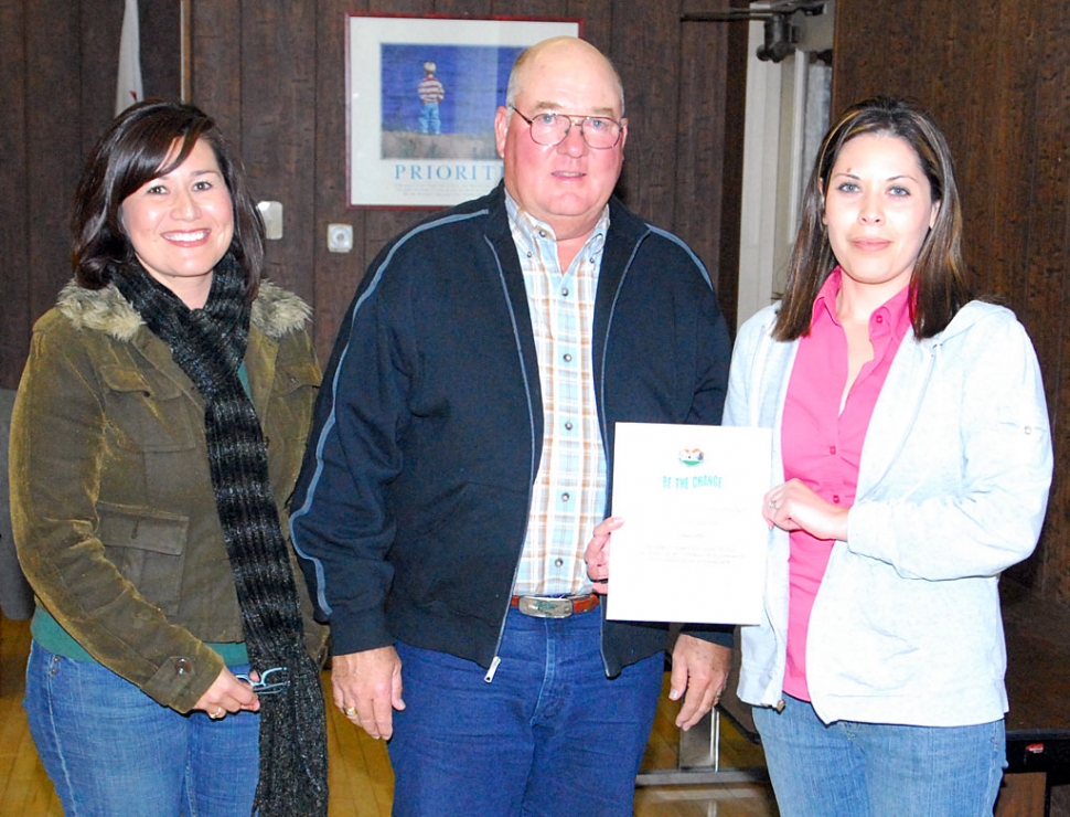 Pictured (l-r) Cynthia Frutos, David Dollar and Isela Larin. Larin was given the 