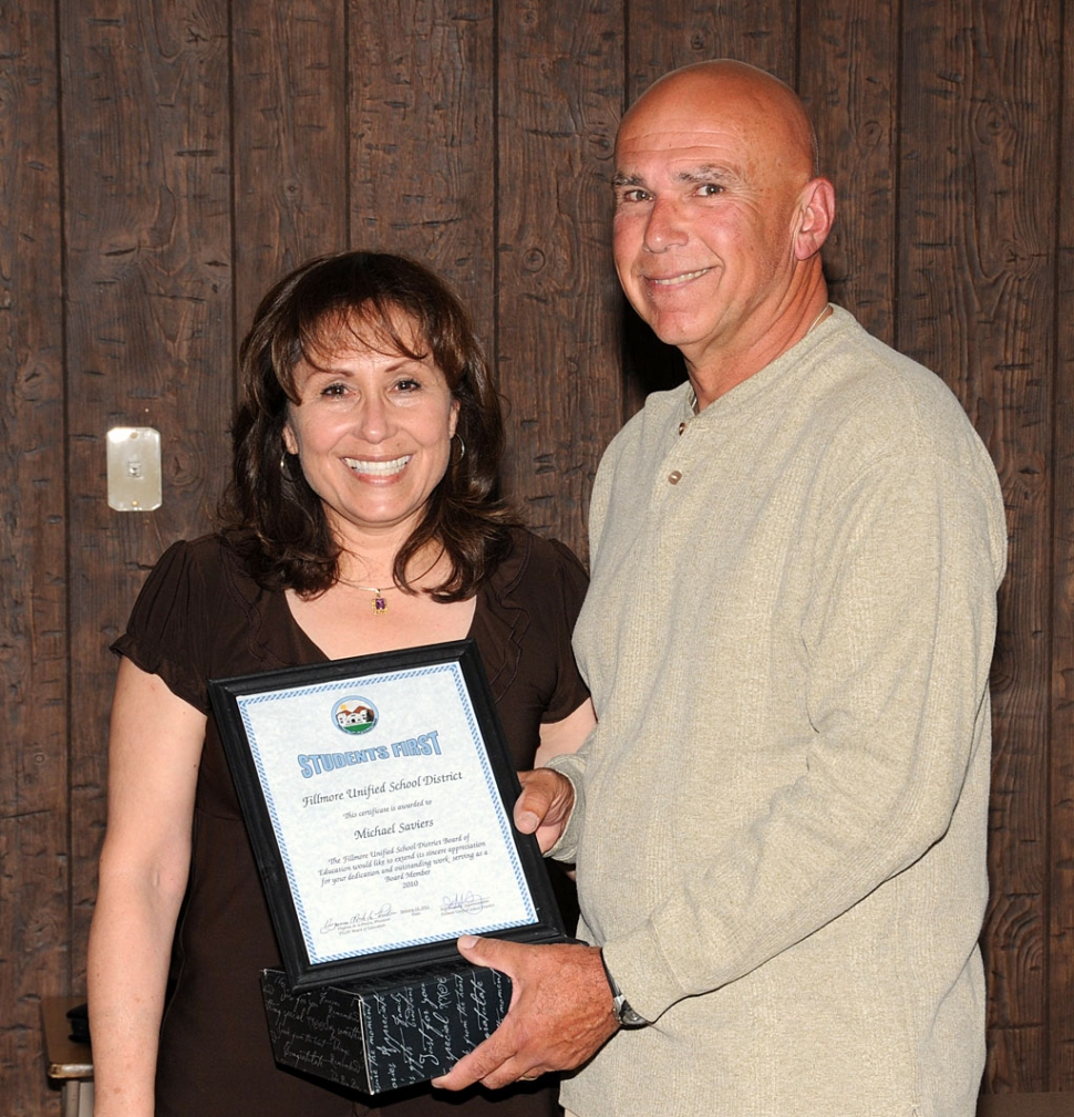 (l-r) Virginia De La Piedra presents former Board Member Michael Saviers a ‘Students First’ award in recognition of his brief but important time served on the Board.