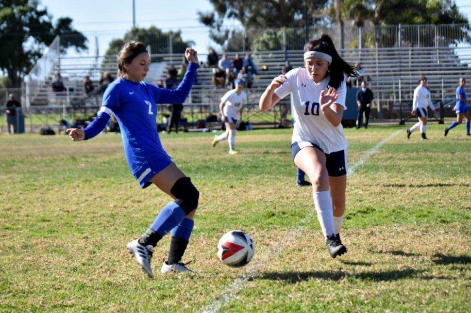 Lady Flashes traveled to Cate on Thursday 1-18-18 and lost 4-2. Fillmore was up 2-1 but could not hold the lead. Goals were scored by Ana Covarrubias and Aaliyah Alfaro assisted by Yarely Vasquez. JV won 3-0 behind another solid performance by the JV team for their second consecutive victory. Lady Flashes traveled to Santa Clara on Saturday 1-20-18 and came up on top with a 3-0 victory. All three goals came in the second half. Goals were scored by Aaliyah Alfaro, Andrea Marruffo and Ana Covarrubias. Next home game will be on Thursday 1-25-18 Varsity only 6pm. Submitted by Coach Omero Martinez.