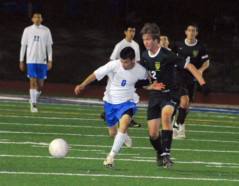 Fillmore Flashes boys soccer played a great game Monday, January 25, against Oak Park. In the second half of overtime Juan Mariscal scored with an assist from his brother Jose Mariscal. Jose also scored a penalty kick in the first half of regulation play. Fillmore won 2-1.