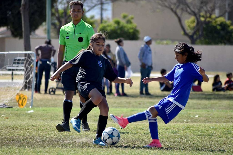 Pictured Kim Manriquez (defense) taking the ball from the opposing player. Courtesy of Martin Hernandez