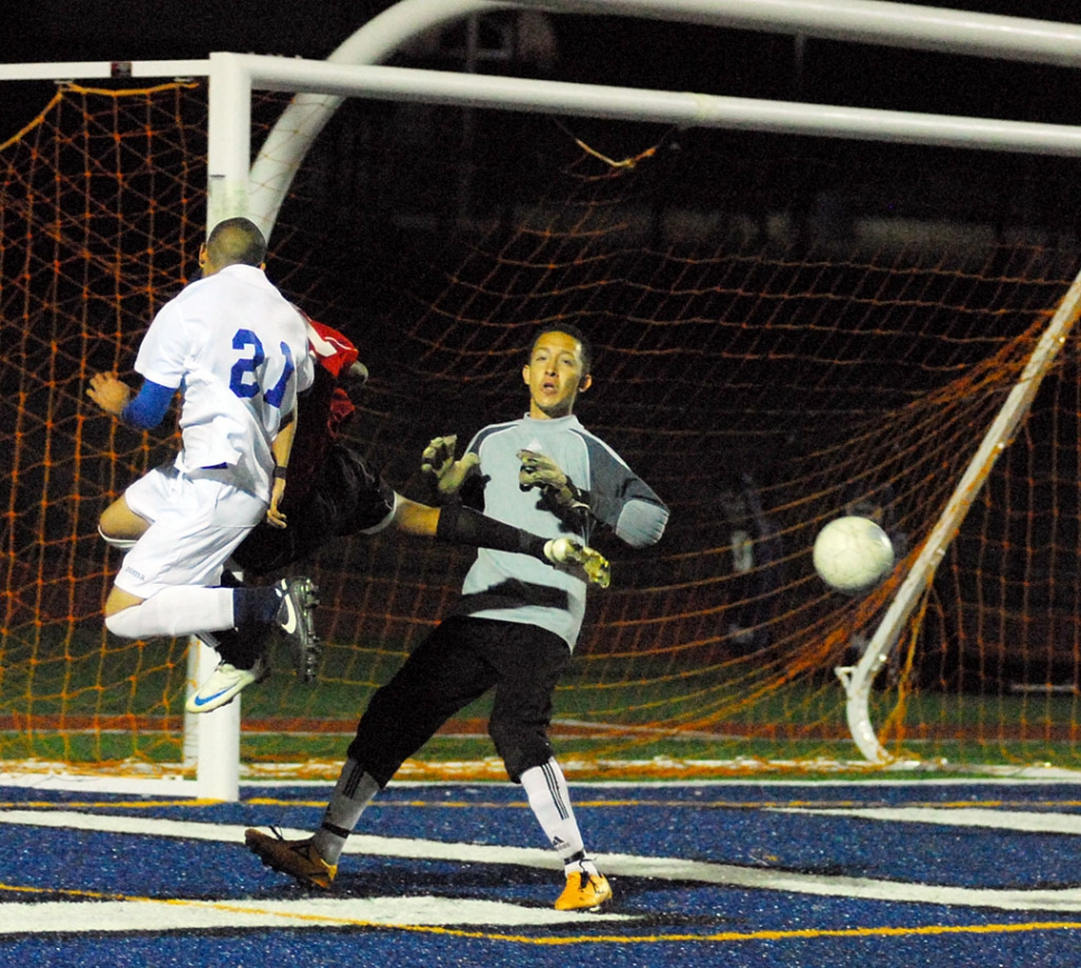 This past Monday Fillmore played Carpinteria . Fillmore lost by one goal 3-2. The two goals scored were by Braulio and Tim Avila. Above #21 Angel Valenzuela goes up against Carpinteria’s defender and goalie, but was not able to score a goal.