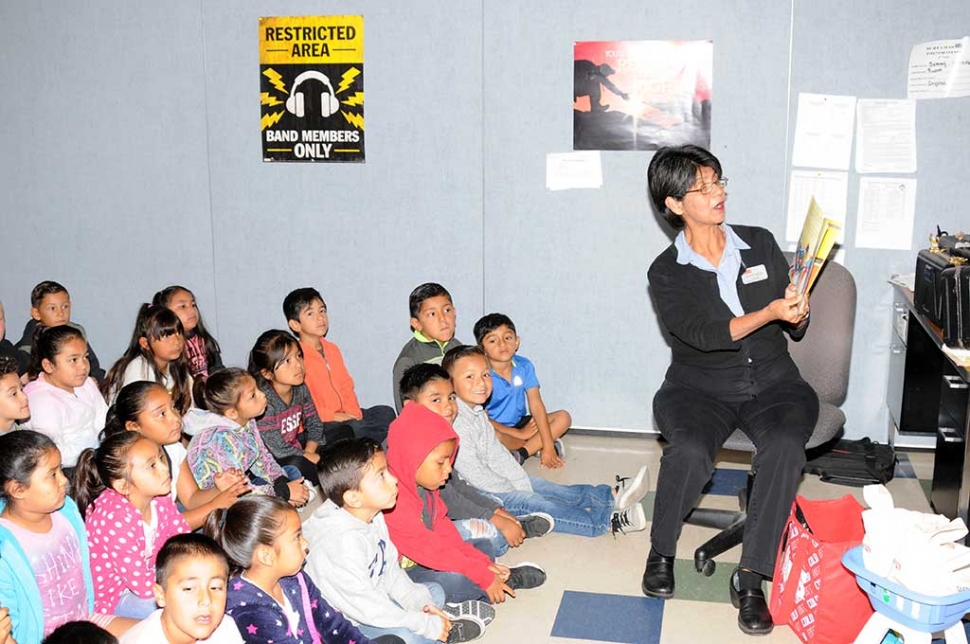 On Tuesday, May 15th 100 students from Mountain Vista Elementary School had a special visitor, Fillmore’s very own Kathy Meza who takes the time once a year to stop by every Fillmore Elementary school to read and teaches them about supermarkets. She explains the in’s and out’s of the supermarket world, from what kind of bags the markets use to even bringing a toy shopping cart filled with fruits and veggies to show the kids. At the end of her presentations she fields questions from the kids and finally rewards them with cookies for all the listeners.