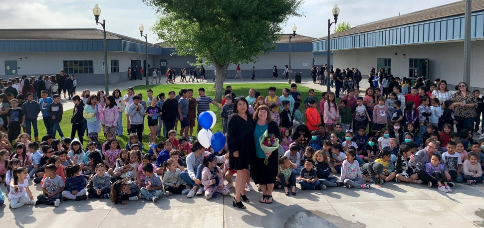 Vicki Murphy named Certified Staff of the Year. Photo courtesy https://
www.blog.fillmoreusd.org/fillmore-unified-school-district-blog/2023/5/22/vicki-murphycertificated-staff-of-the-year-6y