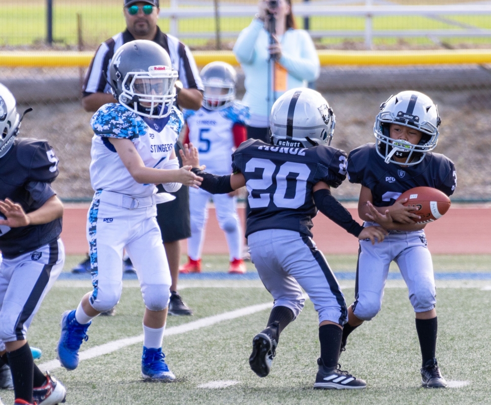 Above is Raiders Mighty Mites Silver’s #20 making the block for a teammate carrying the ball past the Camarillo defense. Final score Fillmore Mighty Mite Silver-1, Camarillo Stingers-36. Photo credit Crystal Gurrola. 