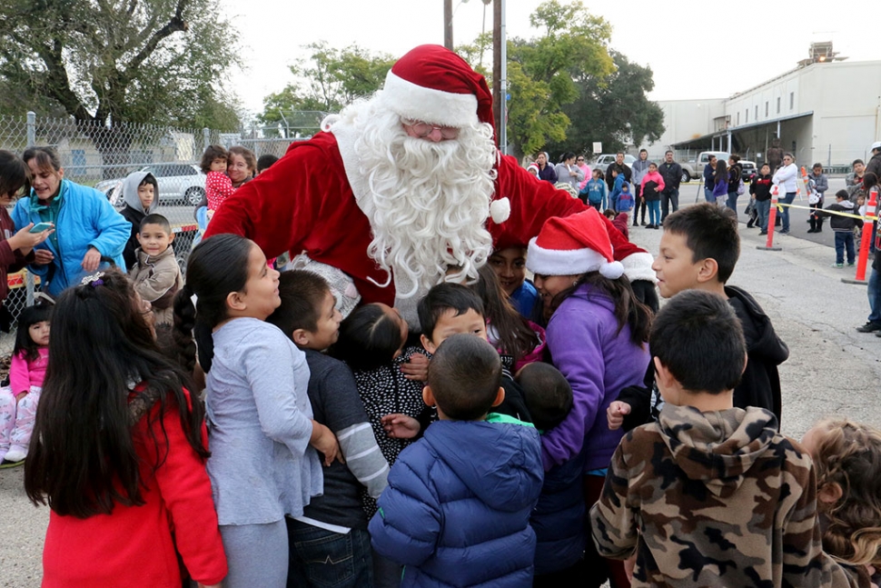 Christmas crowd decended on the Fillmore Fire station Saturday, December 20th for the Annual Toy Drive Give-away. About 1,500 children, more than 300 families, received toys at the popular event, which began 15 years ago. Most of the toys were donated thanks to the Annual Chicken Dinner Toy Drive, a week earlier. As usual, Santa showed up on the department’s ladder truck and had his picture taken with all the nice, not naughty, children. Donations of food were also provided to the families. Fillmore FFA made popcorn and Sespe 4-H made cotton candy for the kids and the young at heart. Helping Santa, besides his elves, was Fillmore Rotary, the Ventura County Sheriffs Fillmore station, and the Fillmore Search & Rescue squad. Fillmore Fire Chief Rigo Landeros was on-hand also helping Santa. Photos courtesy Sebastian Ramirez.