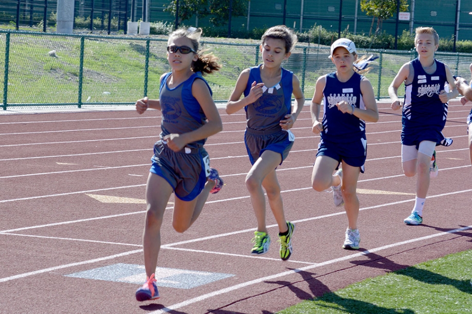 (l-r) Jordyn Walla Midget girls 800m, 1st place; Syenna Ponce 2nd Place.