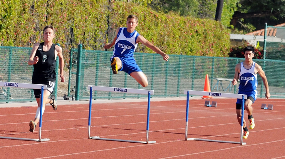 Daniel Flores (left) and Jaime Valdovinos compete in the 300m Hurdles against Pacifica. Flores and Valdovinos
will both compete at the Russell Cup this Saturday, April 14.