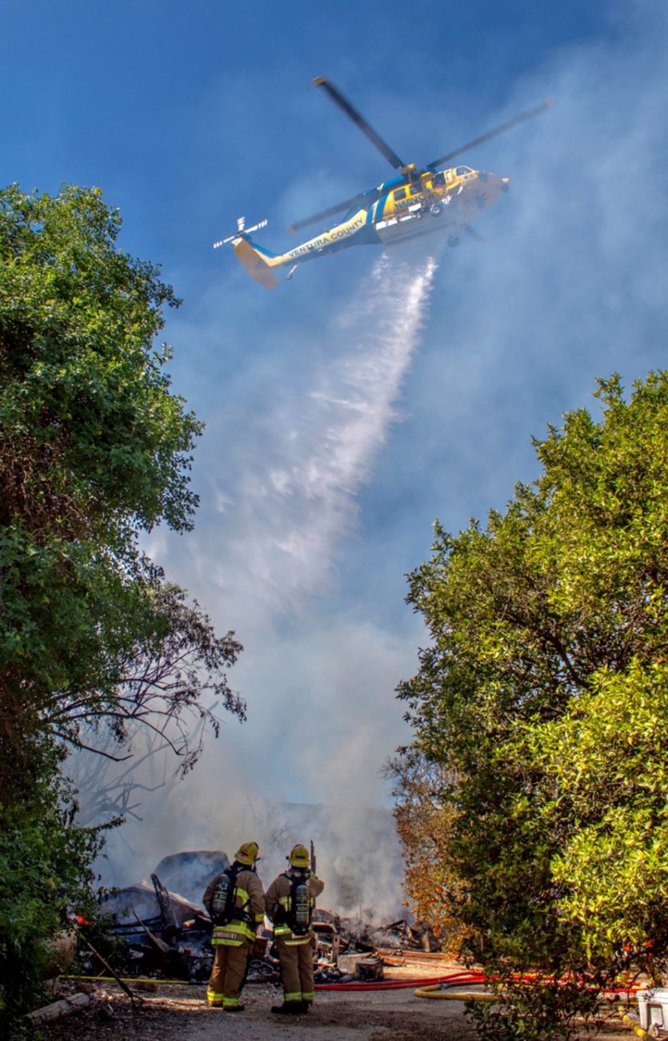 On Wednesday, March 16th, 2022, at 10:15am, the Ventura County Fire Department was dispatched to a structure fire in the 3500 block of Guiberson Road. Arriving fire crews reported a travel trailer fully engulfed, with flames spreading to nearby brush. Firefighters made a brush fire response with VCFD/VCSO Copter making water drops. The fire was reported at least a tenth of an acre; no injuries. Photo credit Angel Esquivel-AE News.