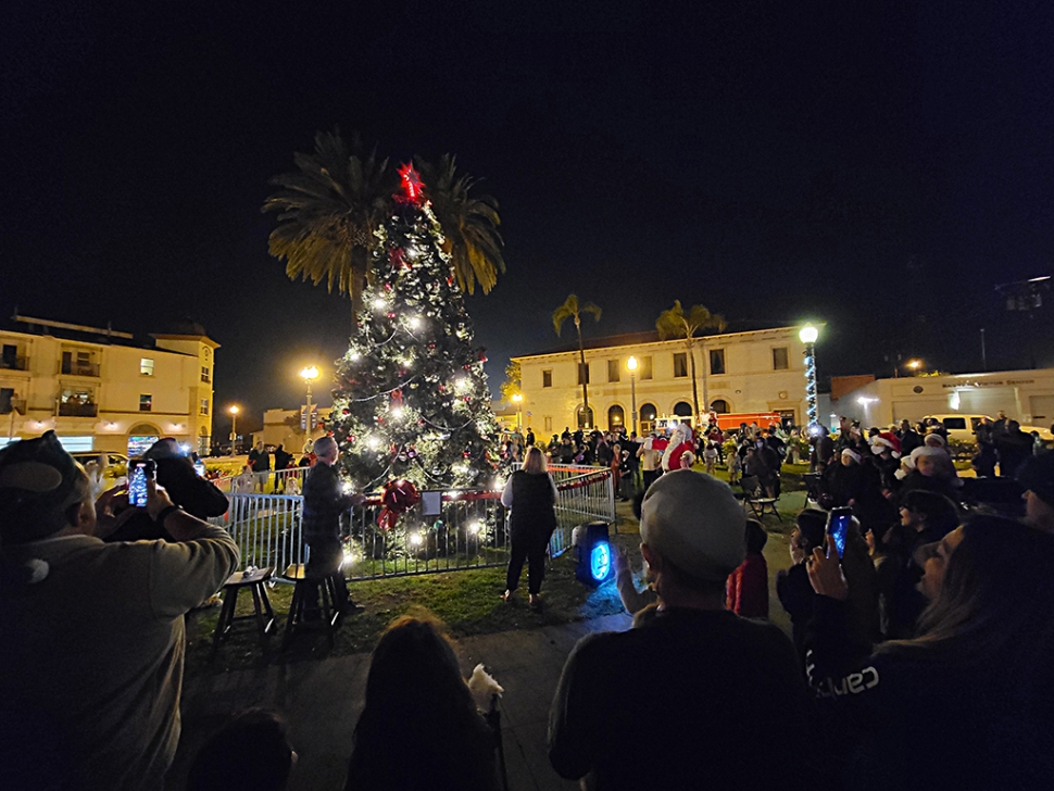 A huge thank you goes out to our community organizations that made this 30-foot Christmas tree possible for the holiday season, as well as to our amazing Fillmore Fire Department who assembled and decorated the holiday tree for all to enjoy. The City of Fillmore’s Holiday Tree Lighting held at Central Park was on Wednesday, December 1st. The festivities began with lighting of the tree and live music for all to enjoy. Thank you to all the sponsors and performances: Fillmore Association of Businesses- FAB Page, Sespe Creek Bible Church, Bardsdale Methodist Bell Choir and Fillmore City Fire Department. Courtesy City of Fillmore Facebook page.