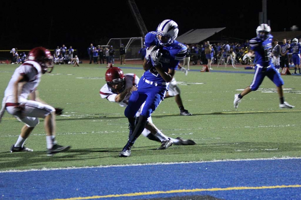 Fillmore Flashes hosted the Santa Paula Cardinals this past Friday 9/16 for their 106th Rivalry Meeting. Although the Flashes got off to a good start, the final score of the game was Flashes – 19 to Cardinals – 34. Kevin Galvan Had 13 tackles. Hector Sanchez was 12 of 14 for 191 yards passing with three touchdowns, one a 65 yard touchdown pass to Saul Santa Rosa. George Tarango had 6 catches for 74 yards and two touchdowns. 