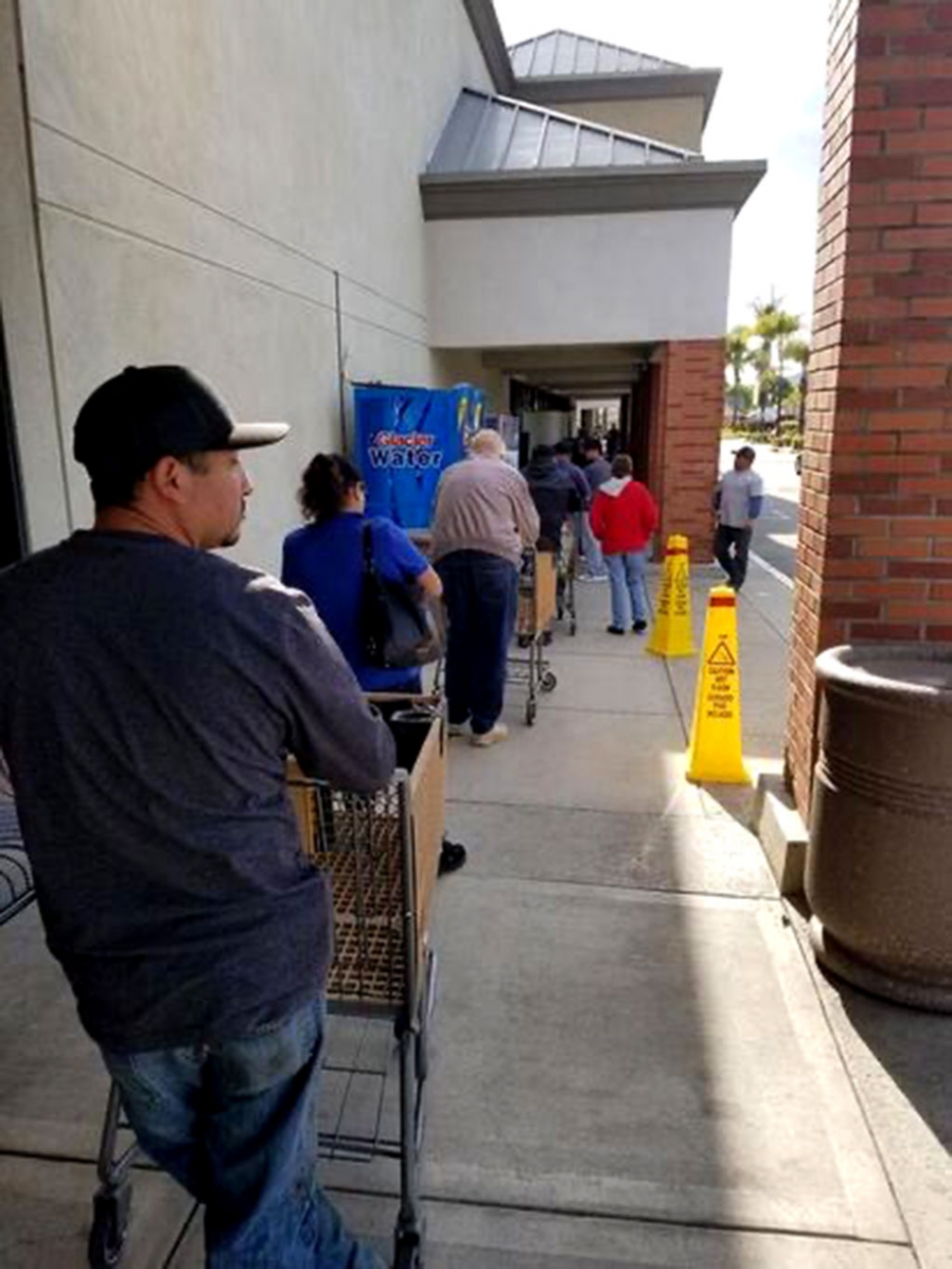 Vons is taking extra precautions, controlling how many are allowed to shop, sanitizing carts, marking floors for social distancing, and installing plexiglass sneeze guards at cashiers’ stations. Courtesy Nextdoor.com