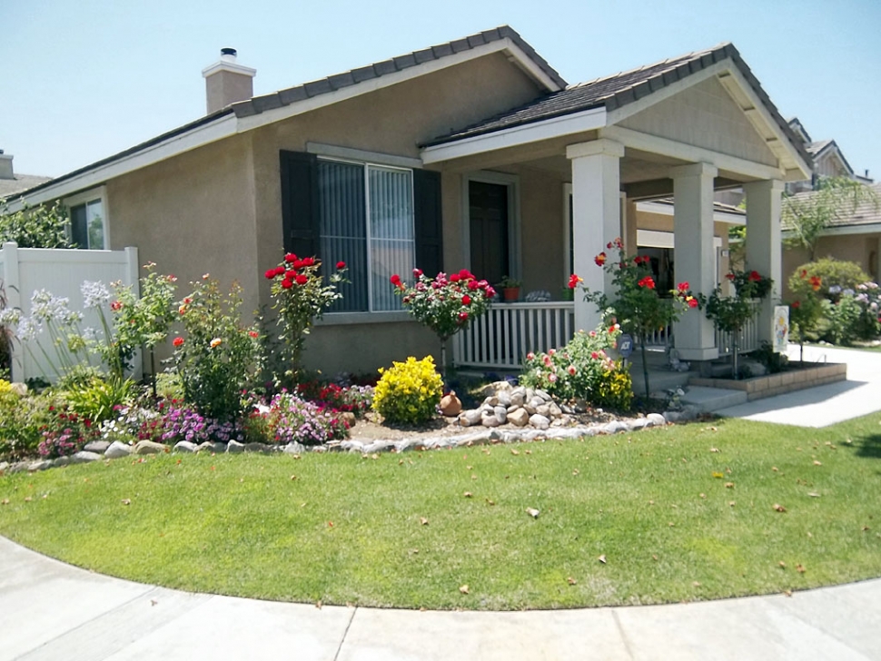 Vision 2020/Civic Pride committee is proud to announce the Yard of the Month. This month’s winning address is 904 River Street. The proud owners are Augustine and Condida Diez. If you drive by, you will see beautiful Rose trees, and Agapanthus (Lily of the Nile) lining the garden. Congratulations!