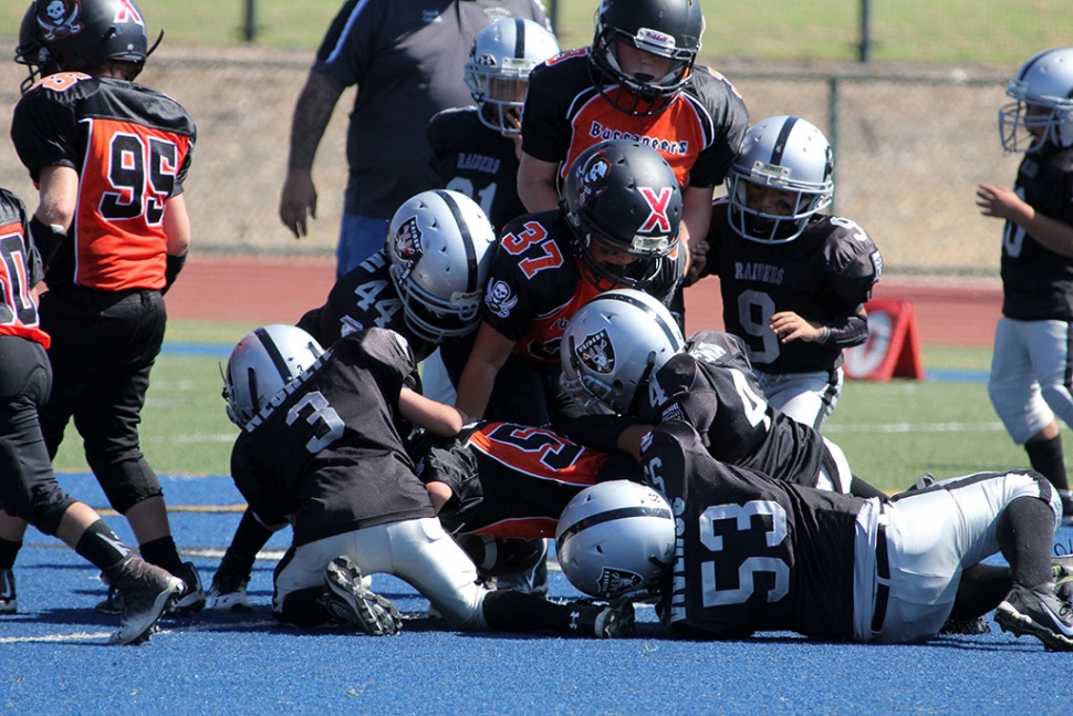 Raiders Mighty Mites Group Tackle.
